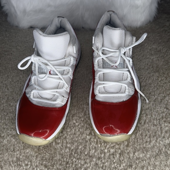 Jordan 11 Retro Low Cherry (2016) - Picture 3 of 6